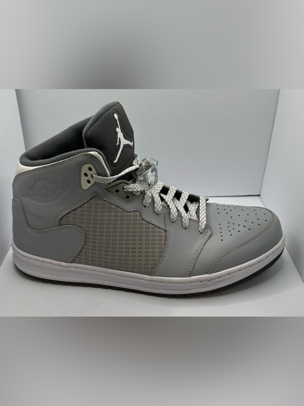 Air Jordan Prime 5 Wolf Grey High Tops Men’s Size 15 White/Dark Grey